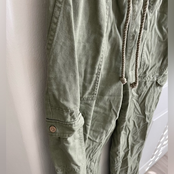 Roxy Women’s XS Green and khaki cotton cargo pants with drawstring waist - Picture 4 of 5